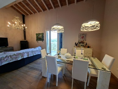 Foto Villa unifamiliare a Peccioli Centro di 478 m² con 10 locali
