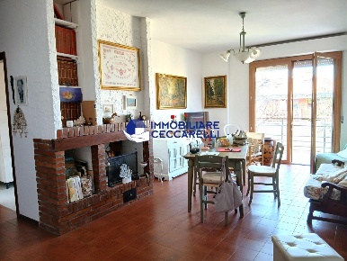 Foto Appartamento a Massa Centro di 109 m² con 5 locali in vendita