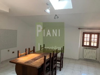 Foto Appartamento a Livorno Pontino - Bastia di 85 m² con 4 locali