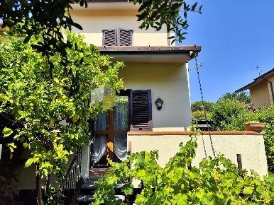 Foto Villa a schiera a Calci Centro di 135 m² con 6 locali in vendita