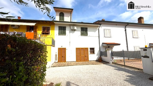 Foto Appartamento a Santa Croce sull'Arno Centro di 119 m² con 4 locali