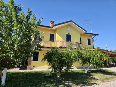 Foto Villa singola in Strada Provinciale  RO, Gavello Centro di 190 m²