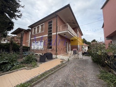Foto Appartamento in Via Don Giovanni Minzoni 310, Cesena di 173 m²