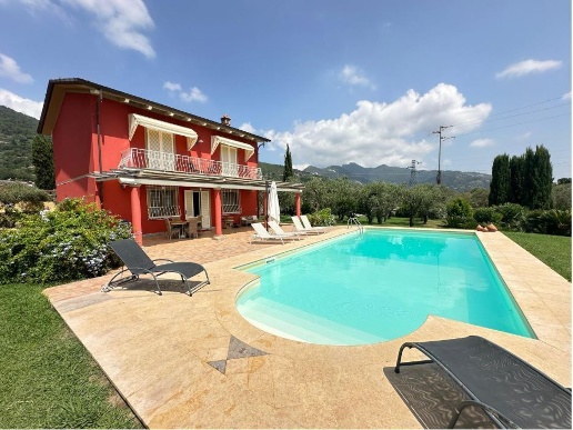casa indipendente in vendita a Pietrasanta in zona Strettoia