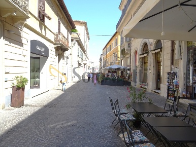 Foto Locale commerciale a Senigallia Centro Storico di 80 m² con 1 locali