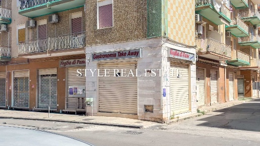 Foto Negozio in viale zecchino 94, Siracusa di 107 m² con 2 locali
