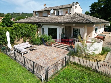 Foto Villa bifamiliare in Via Monterosi, Trevignano Romano Cala Pianorum