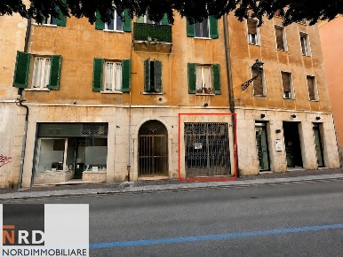 Foto Negozio in Via xx Settembre, Mantova Centro di 40 m² con 1 locali