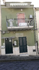 Foto Casa indipendente a Monterosso Almo di 98 m² con 4 locali in vendita