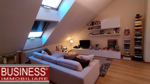 Foto Appartamento in Via Gerolamo Tiraboschi, Milano di 80 m² con 3 locali
