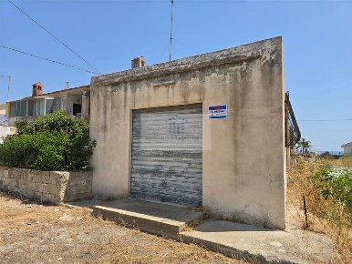 Foto Box a Siracusa Grottasanta - Tunisi di 28 m² con 1 locali in vendita