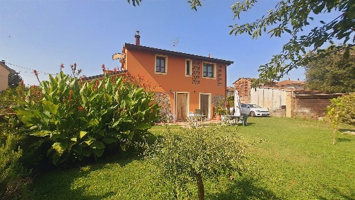 Foto Rustico in via della chiesa di picciorana, Lucca di 108 m² in vendita