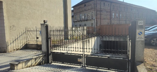 Foto Garage in Via Brighinzio  11, Vercelli Centro di 15 m² con 1 locali