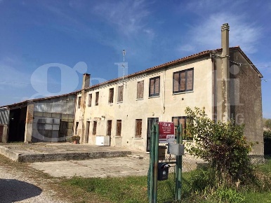 Foto Casa indipendente in Via Vetta 22, Monselice di 300 m² in vendita