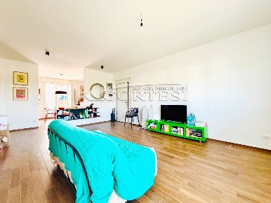 Foto Appartamento a Fano di 128 m² con 6 locali in vendita
