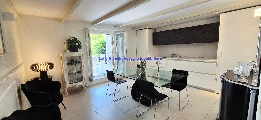 Foto Casa indipendente in PIAZZALE GIOSUÈ CARDUCCI, Pesaro di 215 m²