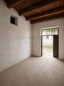 Foto Magazzino in via ugo de fazio, Palma Campania Centro di 50 m²