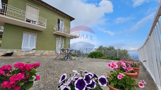 Foto Casa indipendente in Strada Magnan Collabella, Sanremo di 160 m²