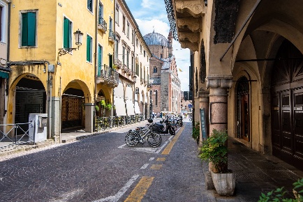 Foto Appartamento in Via del Santo 88, Padova Santo di 115 m² con 3 locali