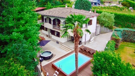 Foto Villa unifamiliare in Strada di santalbino 8, Stresa di 317 m²