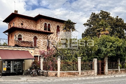 Foto Casa indipendente in PIAZZA VITTORIA 9, Ormelle Centro di 373 m²