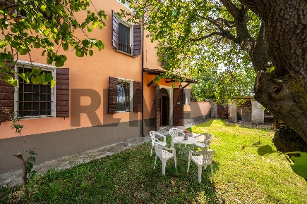 Foto Villa a schiera in Via Padre Kolbe 21/A, Commessaggio Centro di 259 m²