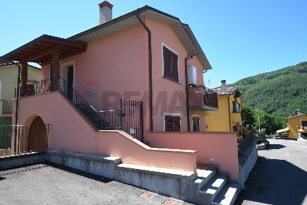 Foto Appartamento in Località Le Salde 1, Bagni di Lucca di 68 m²