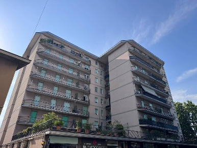 Foto Appartamento in Via Carducci, Lissone Stazione di 120 m² con 3 locali