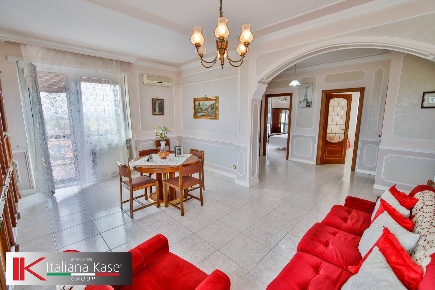 Foto Appartamento in viale europa 27, Caluso Centro di 110 m² con 4 locali