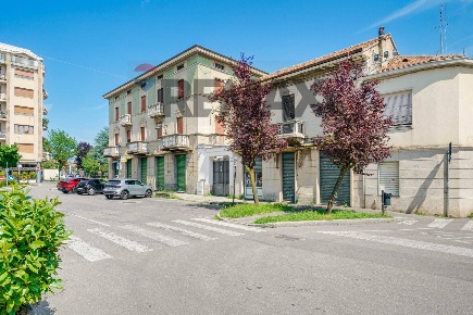 Foto Case semi ndipendenti in PIAZZA SAN MICHELE 2, Busto Arsizio di 900 m²