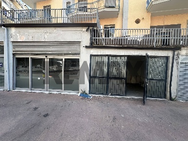 Foto Locale commerciale in Via Gaetano Salvemini snc, Benevento di 159 m²