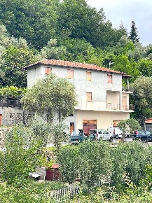 Foto Casa indipendente a Borgomaro Centro di 200 m² con 8 locali in vendita