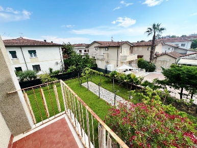 Foto Villa bifamiliare a Massa di 115 m² con 5 locali in vendita