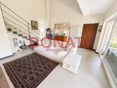 Foto Villa unifamiliare a Beverino di 308 m² con 9 locali in vendita