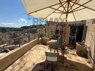 Foto Appartamento in CALATA RIDOLA 7, Matera Centro di 250 m² con 8 locali