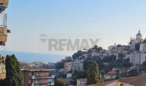Foto Appartamento in Via Dante Alighieri, Sanremo Ospedale di 66 m²