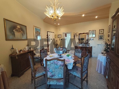 Foto Appartamento in via sturzo 10, Matera Centro di 100 m² con 5 locali