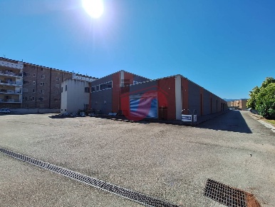Foto Locale commerciale in Via Dei Mulini snc, Benevento di 750 m²