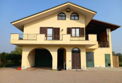 Foto Villa unifamiliare a Oglianico di 341 m² con 6 locali in vendita