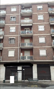 Foto Negozio a Moncalieri San Pietro di 246 m² con 2 locali in vendita