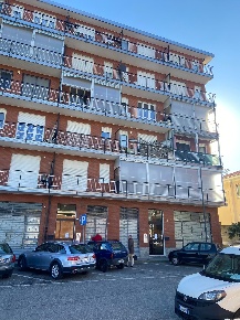 Foto Negozio a Rivalta di Torino Tetti Francesi di 75 m² con 2 locali