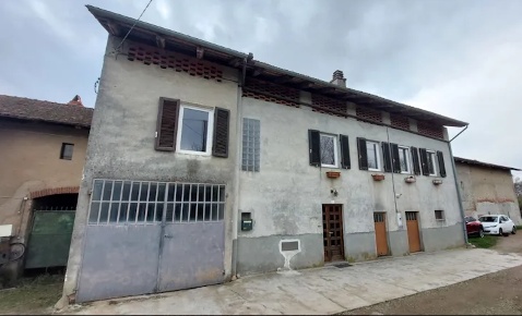 Foto Casale a Barone Canavese di 253 m² con 7 locali in vendita