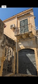Foto Appartamento a Noto Centro di 190 m² con 8 locali in vendita