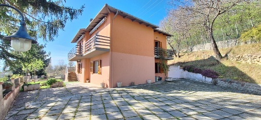 Foto Casa indipendente a Civitella Casanova di 200 m² in vendita