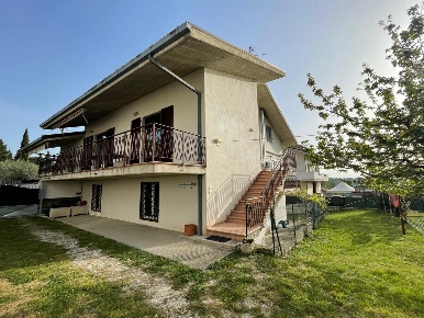 Foto Villa bifamiliare a Civitella Casanova Centro in vendita