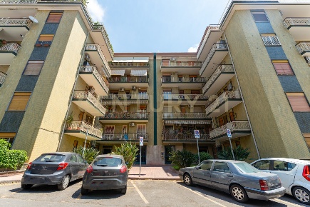 Foto Ufficio in Via Grazia Deledda 2, Catania Vulcania - Sanzio di 158 m²