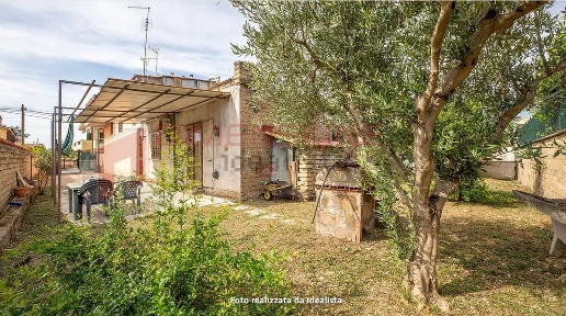 Foto Appartamento in Via Polverigi, Roma Corcolle di 95 m² con 3 locali