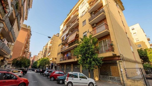 Foto Appartamento in Via XX Settembre 61, Salerno Torrione di 140 m²
