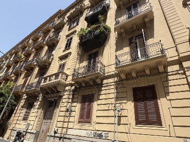 Foto Appartamento in Via Houel, Palermo Zisa di 175 m² con 6 locali