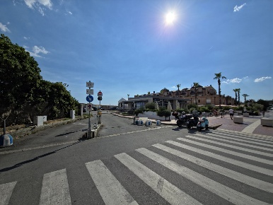 Foto Posti auto in Corso Italia 17A R, Genova Albaro di 13 m² con 1 locali